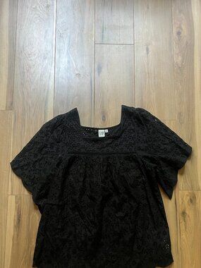 GAP Eyelet Top with Scallop Hem Details